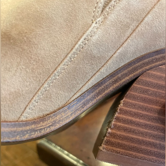 Vince Camuto Gradina Block Heel color Tortilla suede size 8.5 - Picture 3 of 10
